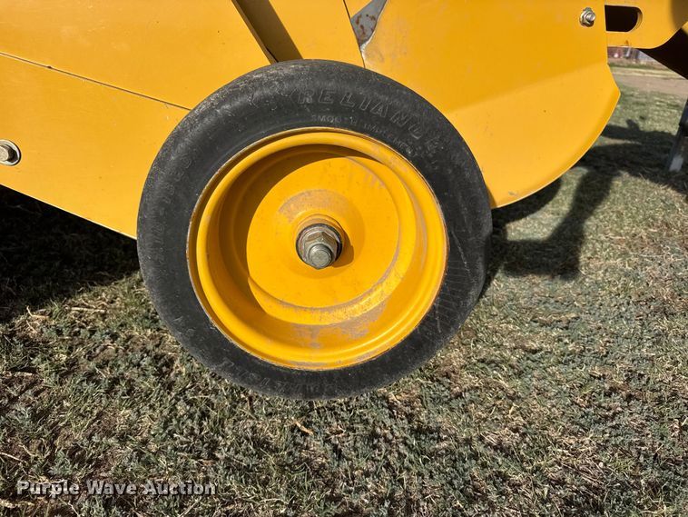 image for item FB7126 2010 Vermeer 605 super M round baler