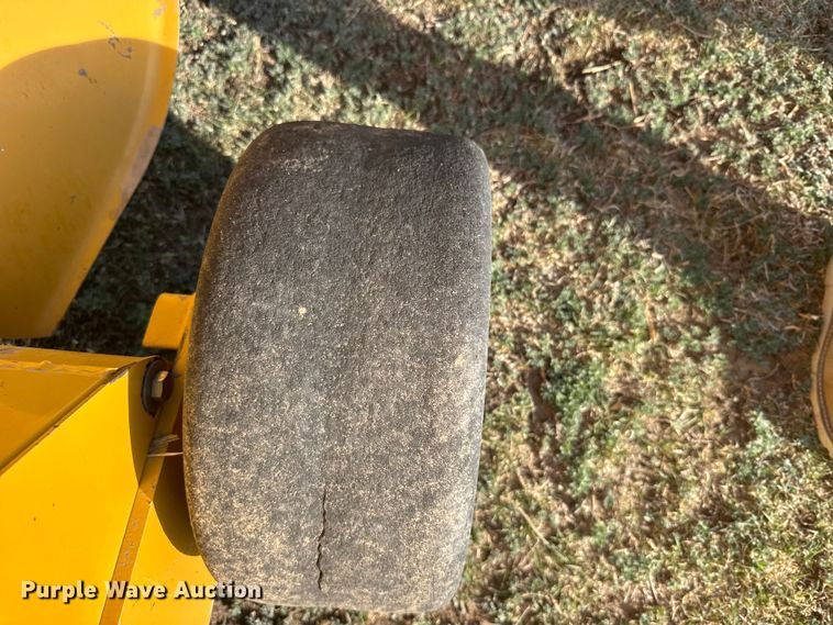 image for item FB7126 2010 Vermeer 605 super M round baler