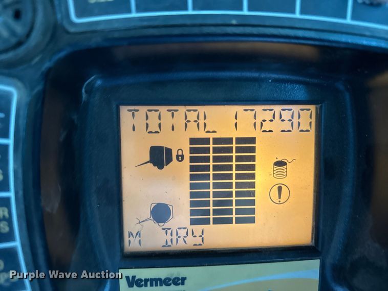 image for item FB7126 2010 Vermeer 605 super M round baler