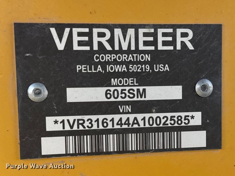image for item FB7126 2010 Vermeer 605 super M round baler