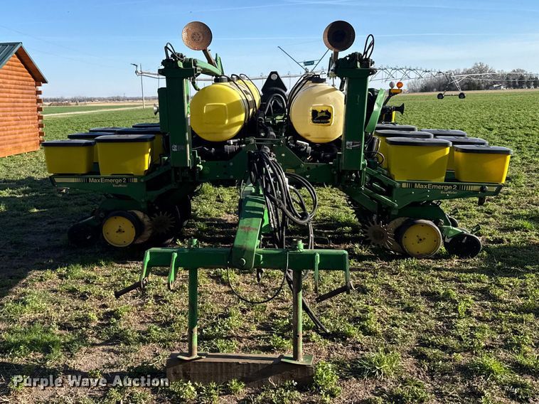 image for item FB7139 John Deere 7200 planter