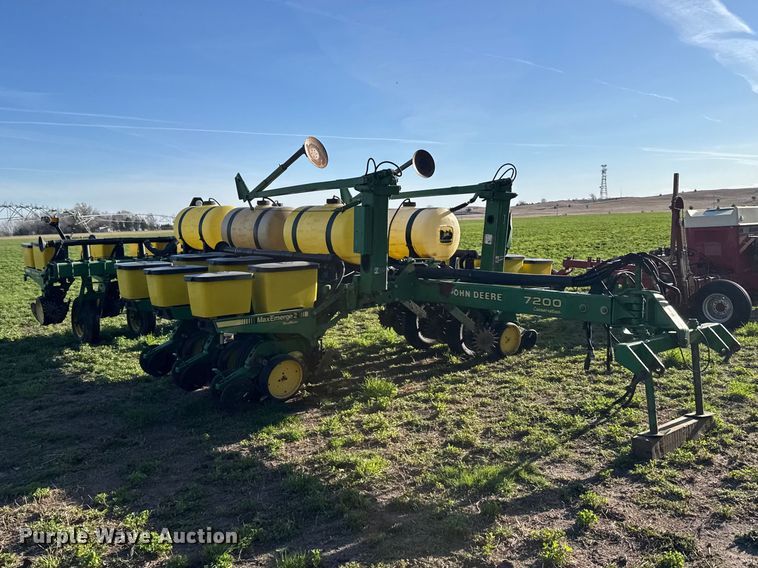 image for item FB7139 John Deere 7200 planter