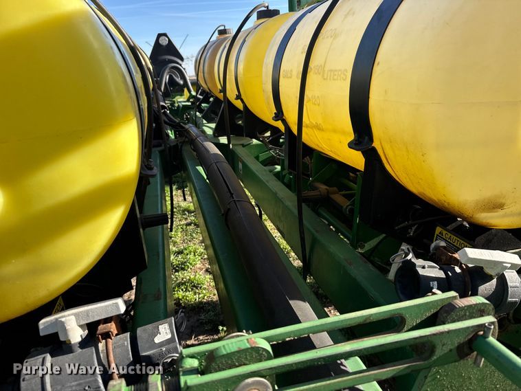 image for item FB7139 John Deere 7200 planter