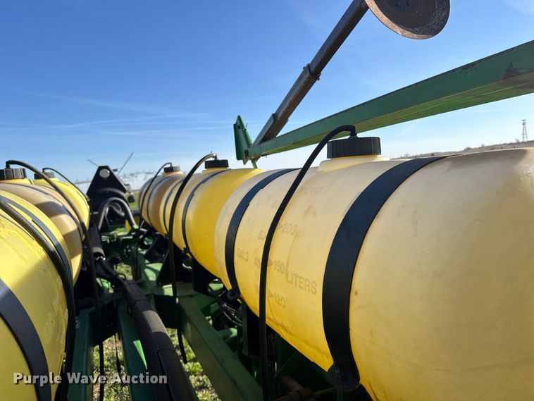 image for item FB7139 John Deere 7200 planter