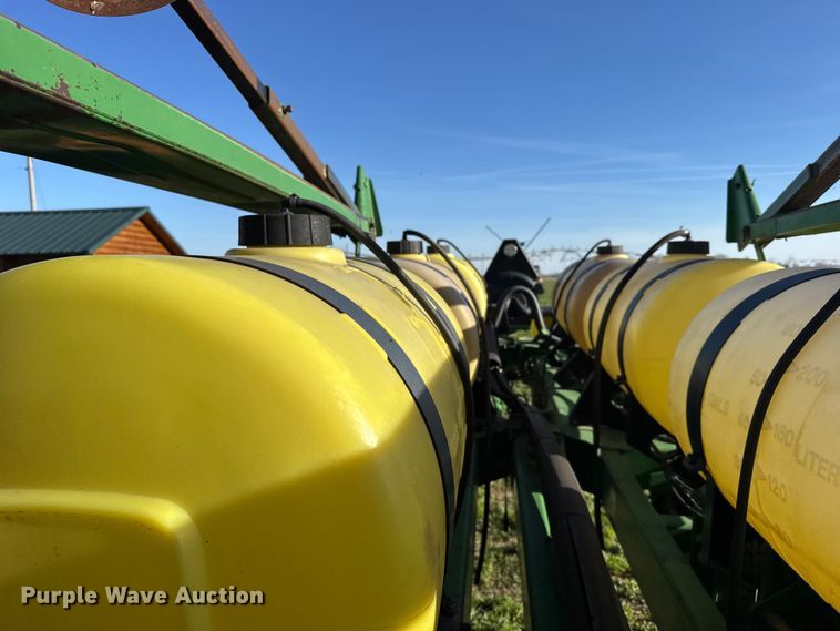 image for item FB7139 John Deere 7200 planter