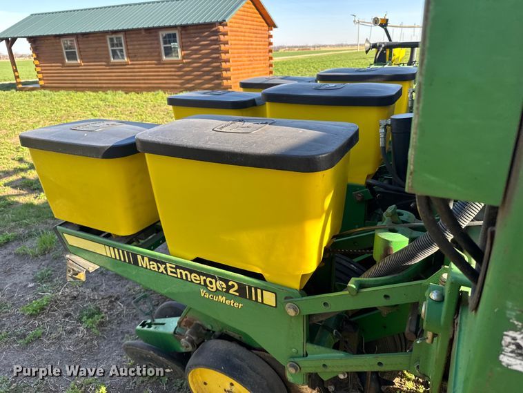 image for item FB7139 John Deere 7200 planter