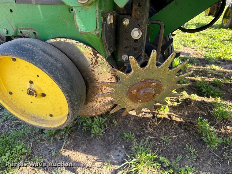 image for item FB7139 John Deere 7200 planter