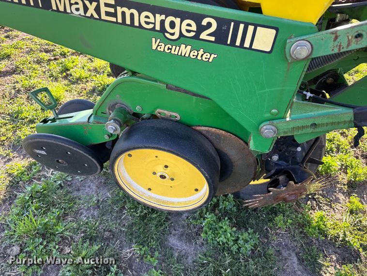 image for item FB7139 John Deere 7200 planter