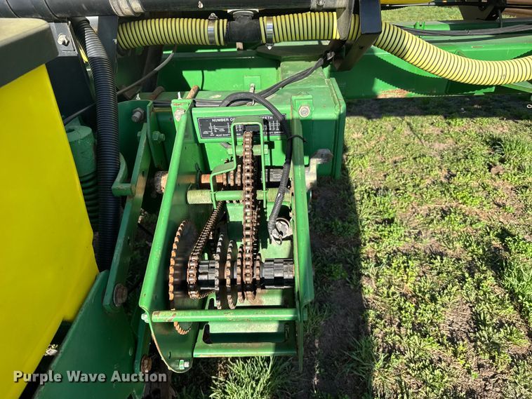 image for item FB7139 John Deere 7200 planter