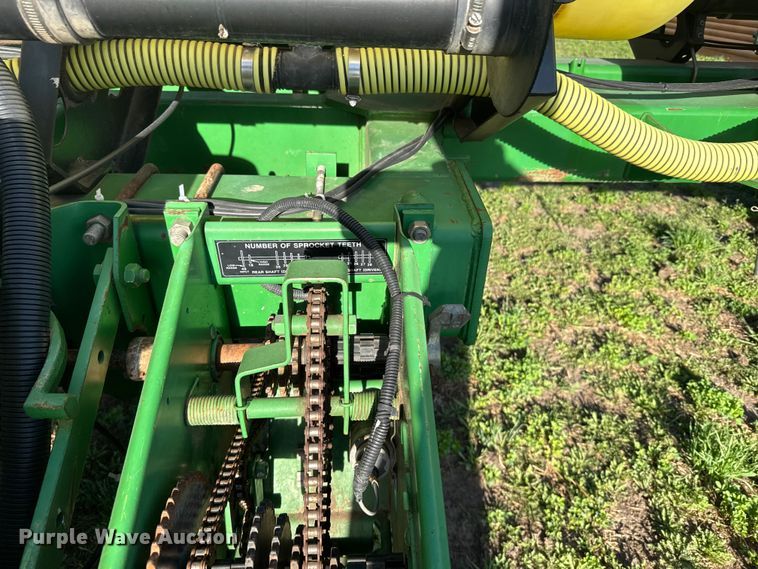 image for item FB7139 John Deere 7200 planter