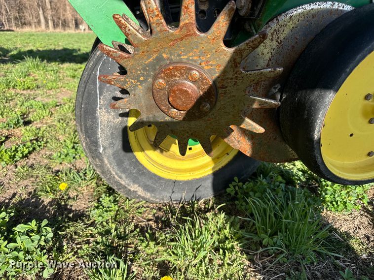 image for item FB7139 John Deere 7200 planter