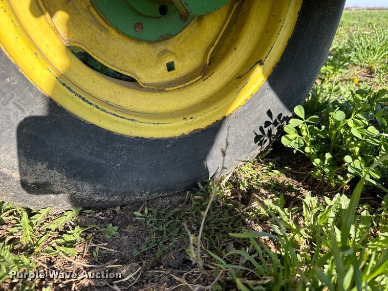 image for item FB7139 John Deere 7200 planter