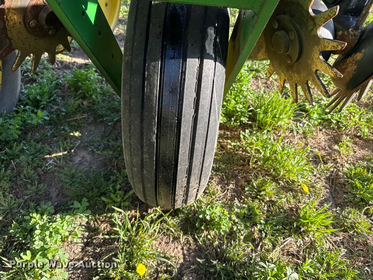 image for item FB7139 John Deere 7200 planter