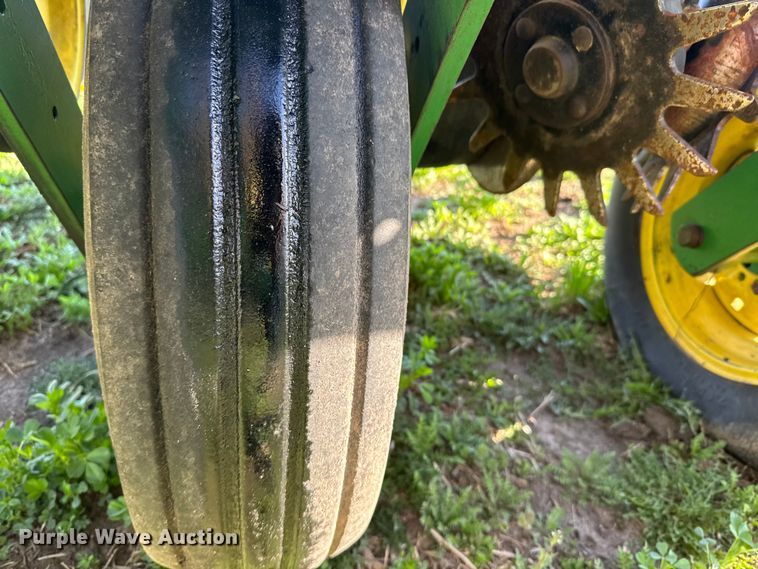 image for item FB7139 John Deere 7200 planter