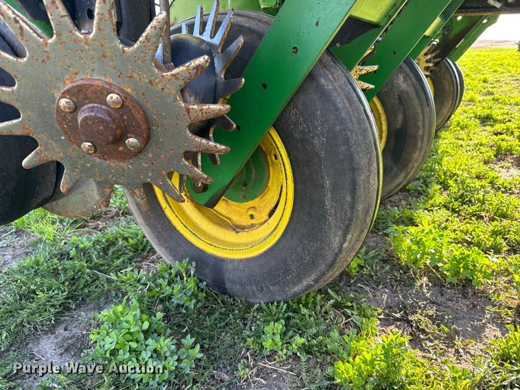 image for item FB7139 John Deere 7200 planter