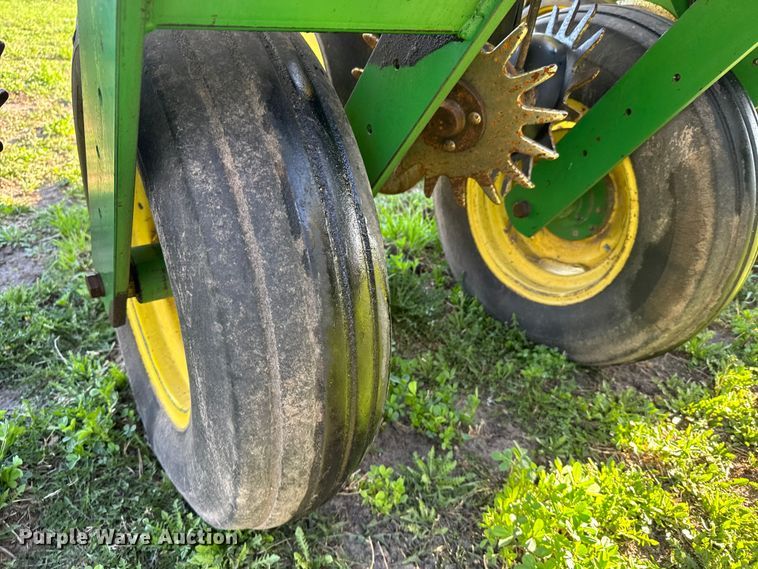 image for item FB7139 John Deere 7200 planter