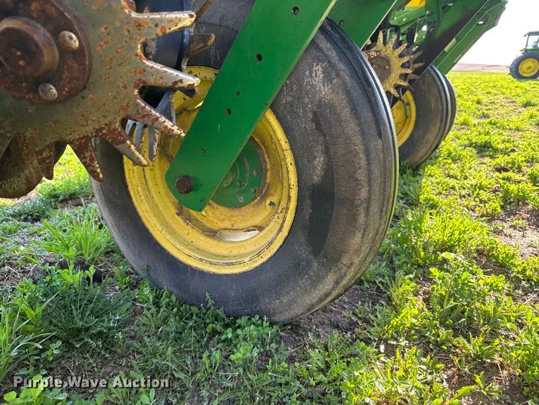 image for item FB7139 John Deere 7200 planter