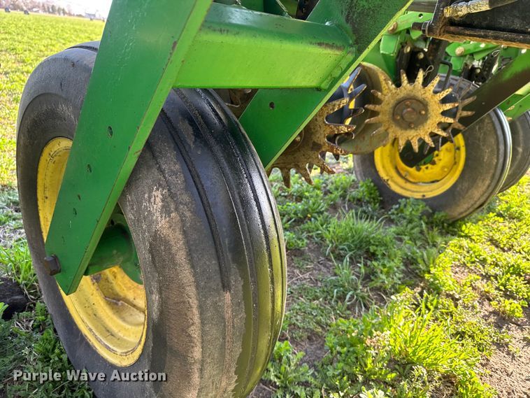 image for item FB7139 John Deere 7200 planter