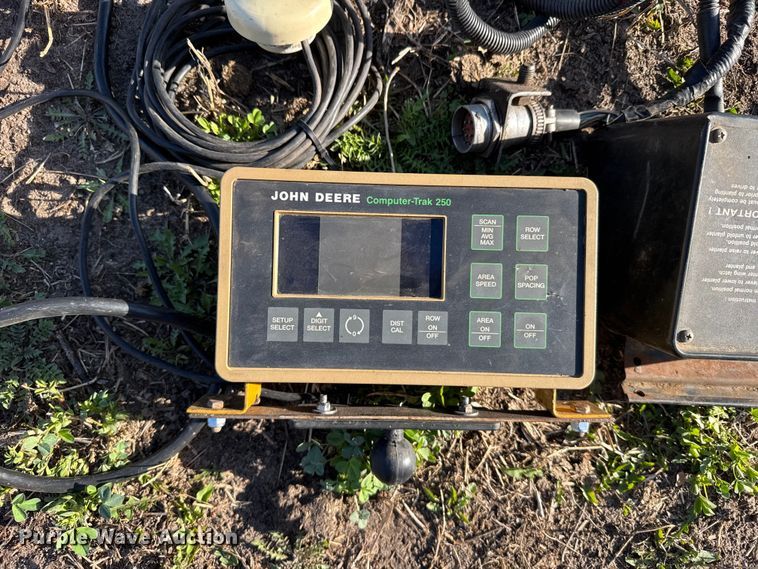 image for item FB7139 John Deere 7200 planter