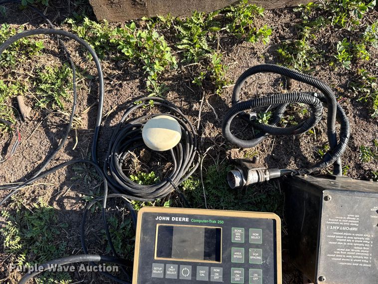 image for item FB7139 John Deere 7200 planter