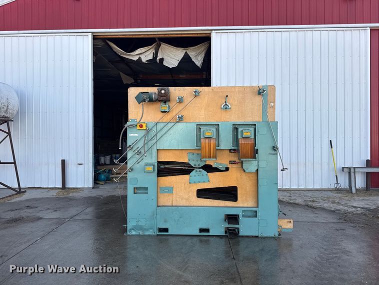 image for item FB7143 2007 Carter Day F510 RH grain cleaner