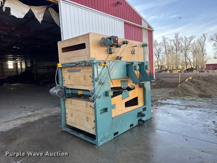 image for item FB7143 2007 Carter Day F510 RH grain cleaner