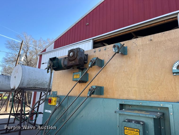 image for item FB7143 2007 Carter Day F510 RH grain cleaner