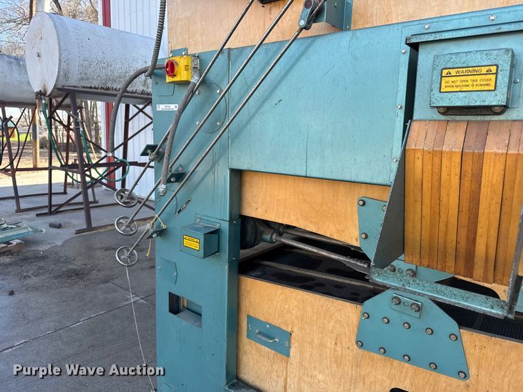 image for item FB7143 2007 Carter Day F510 RH grain cleaner