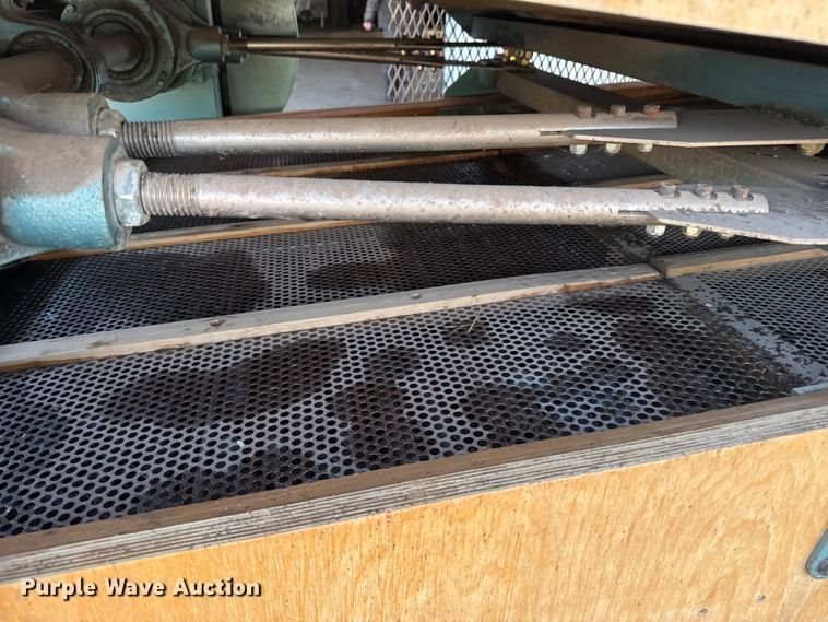 image for item FB7143 2007 Carter Day F510 RH grain cleaner