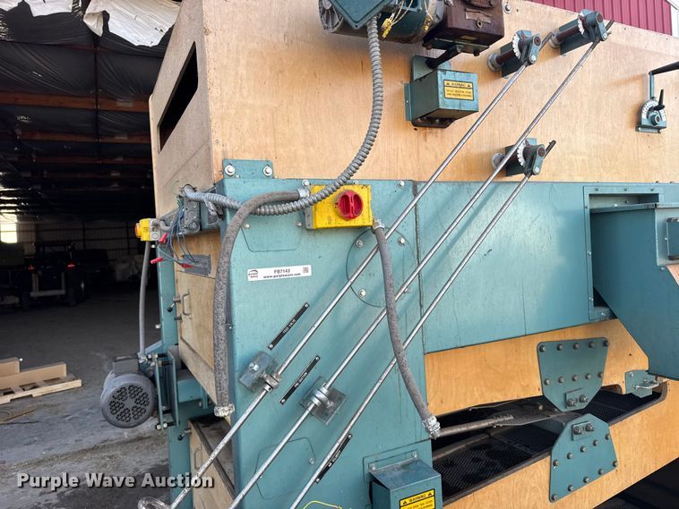 image for item FB7143 2007 Carter Day F510 RH grain cleaner