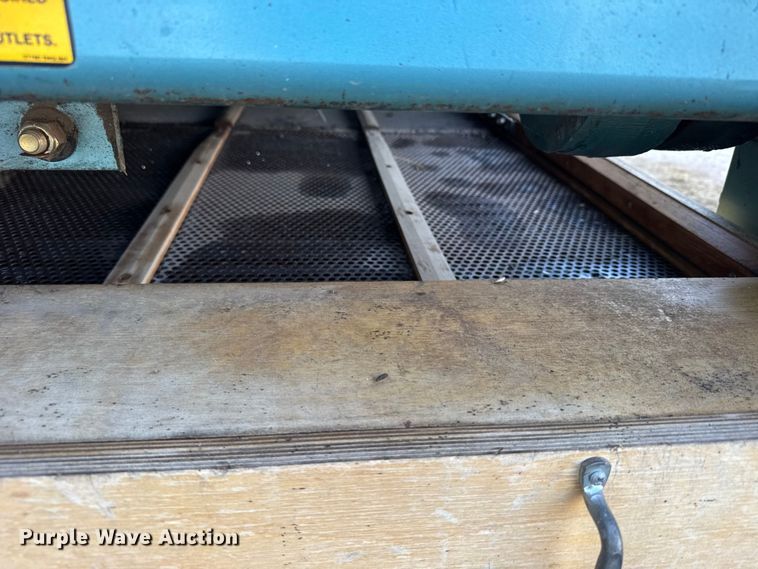 image for item FB7143 2007 Carter Day F510 RH grain cleaner