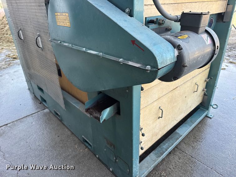 image for item FB7143 2007 Carter Day F510 RH grain cleaner
