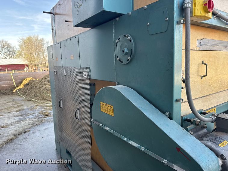 image for item FB7143 2007 Carter Day F510 RH grain cleaner
