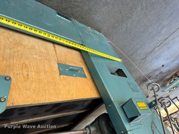 image for item FB7143 2007 Carter Day F510 RH grain cleaner