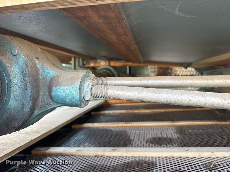 image for item FB7143 2007 Carter Day F510 RH grain cleaner