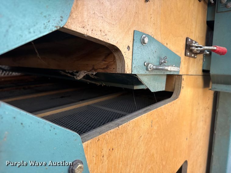 image for item FB7143 2007 Carter Day F510 RH grain cleaner