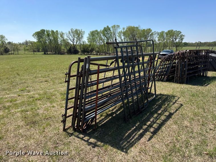 image for item FB7200 (9) livestock panels