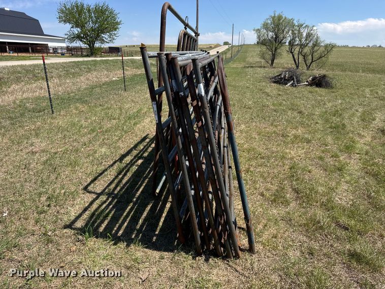 image for item FB7200 (9) livestock panels