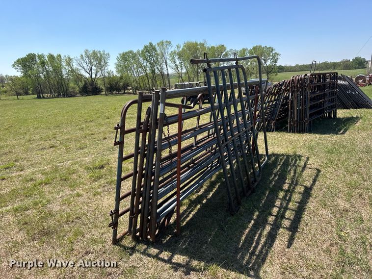 image for item FB7200 (9) livestock panels