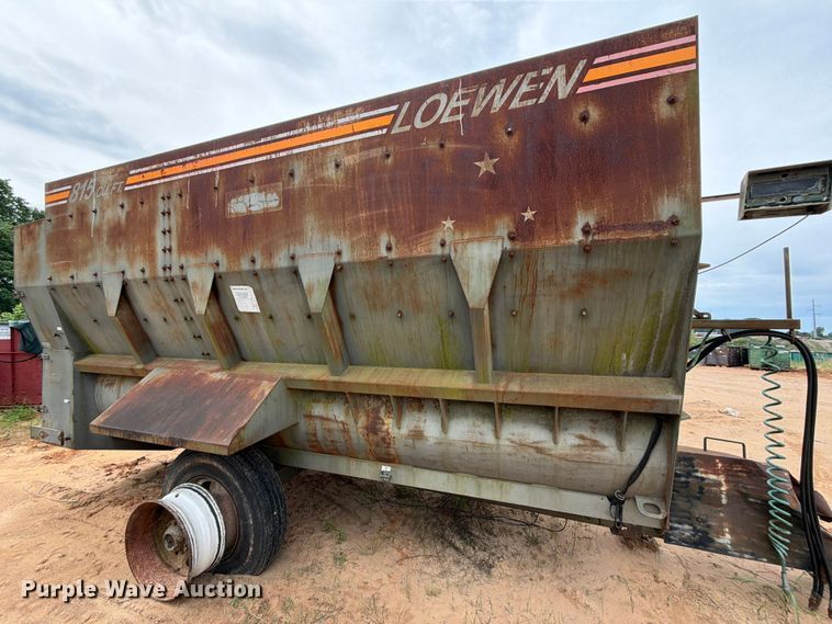 image for item FB8120 1999 Loewen 815 CU.FT. feed mixer