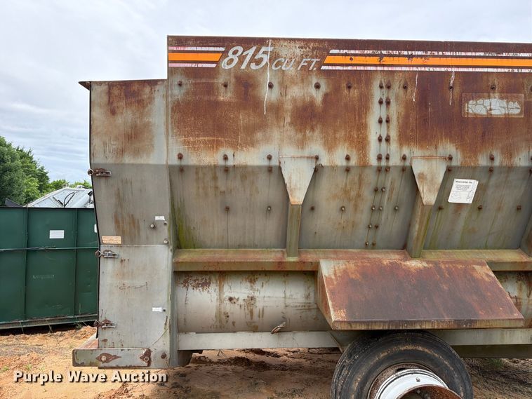 image for item FB8120 1999 Loewen 815 CU.FT. feed mixer