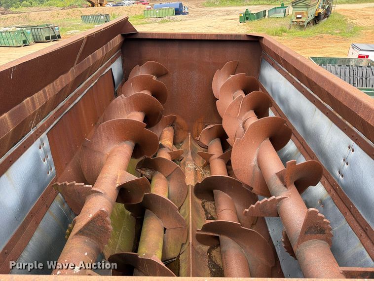 image for item FB8120 1999 Loewen 815 CU.FT. feed mixer