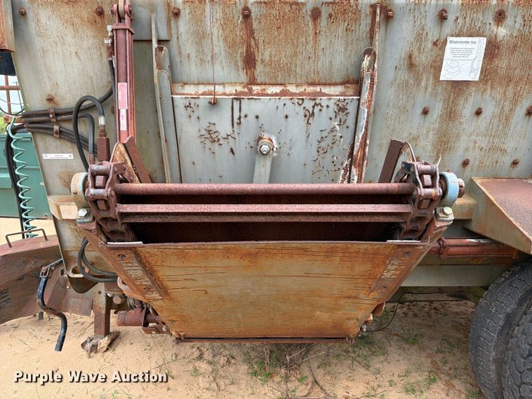 image for item FB8120 1999 Loewen 815 CU.FT. feed mixer