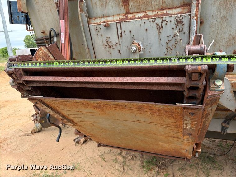 image for item FB8120 1999 Loewen 815 CU.FT. feed mixer