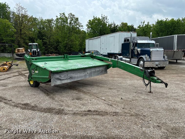 image for item FC5623 1996 John Deere 930 swather / windrower