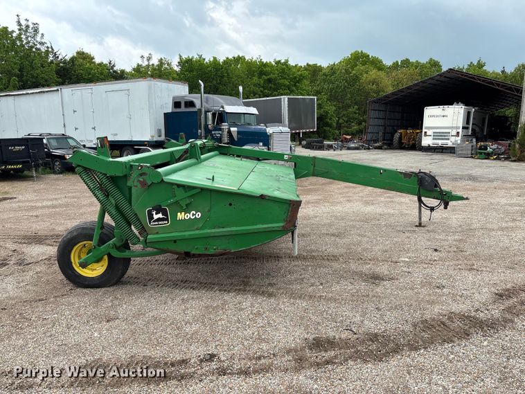image for item FC5623 1996 John Deere 930 swather / windrower