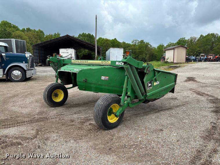 image for item FC5623 1996 John Deere 930 swather / windrower