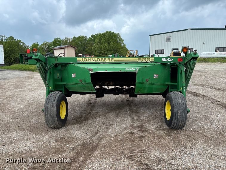 image for item FC5623 1996 John Deere 930 swather / windrower