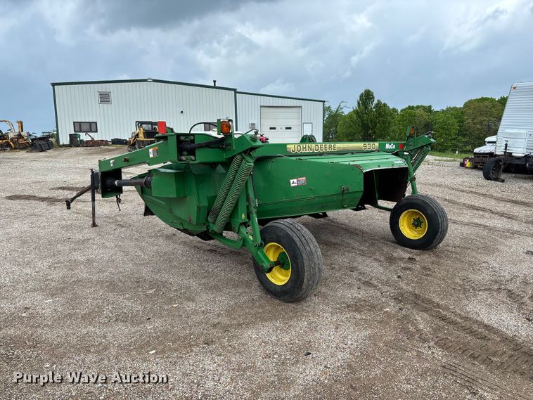 image for item FC5623 1996 John Deere 930 swather / windrower