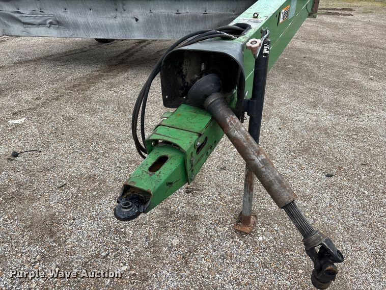 image for item FC5623 1996 John Deere 930 swather / windrower